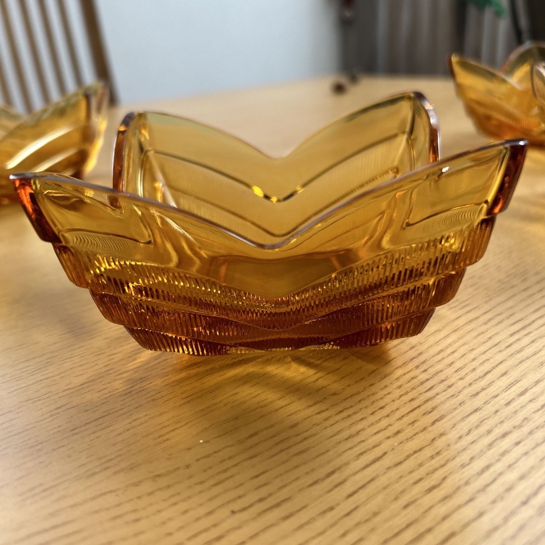 昭和レトロ　飴色　ガラス食器　6個セット エンタメ/ホビーの美術品/アンティーク(ガラス)の商品写真