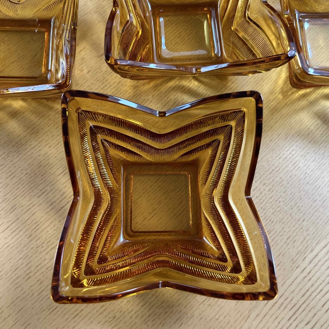 昭和レトロ　飴色　ガラス食器　6個セット エンタメ/ホビーの美術品/アンティーク(ガラス)の商品写真