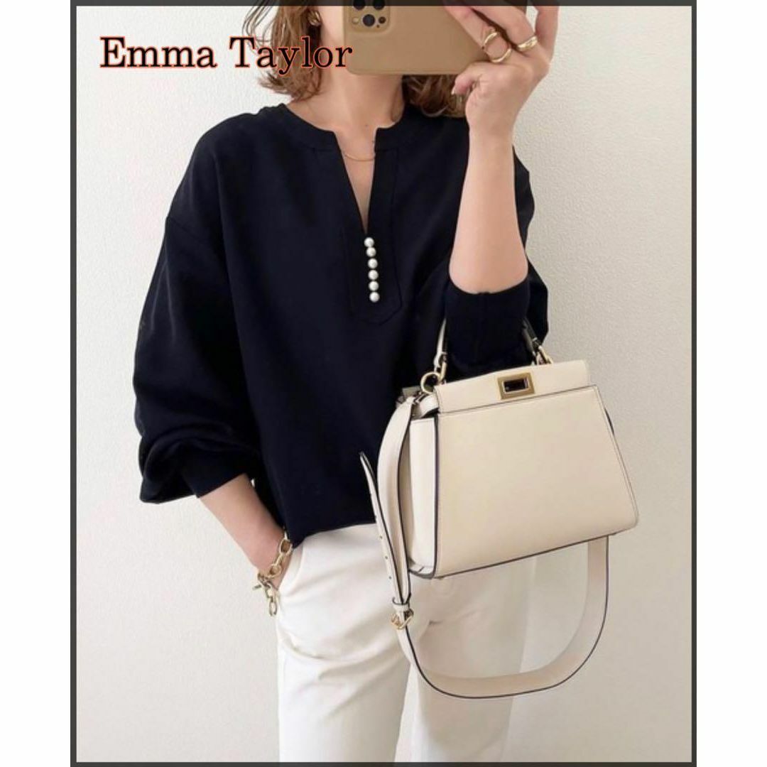 Emma Taylor(エマテイラー)のEmma Taylor⭐️イージーケア パール釦 キーネックトップス レディースのトップス(Tシャツ(長袖/七分))の商品写真