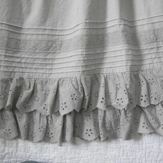 サマンサモスモス★sm2★チャコール⋆綿麻２段裾スカラップレースギャザースカート