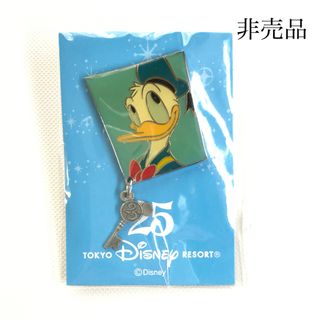 ディズニー(Disney)の【新品】ディズニーランド 25周年 ピンバッジ(バッジ/ピンバッジ)