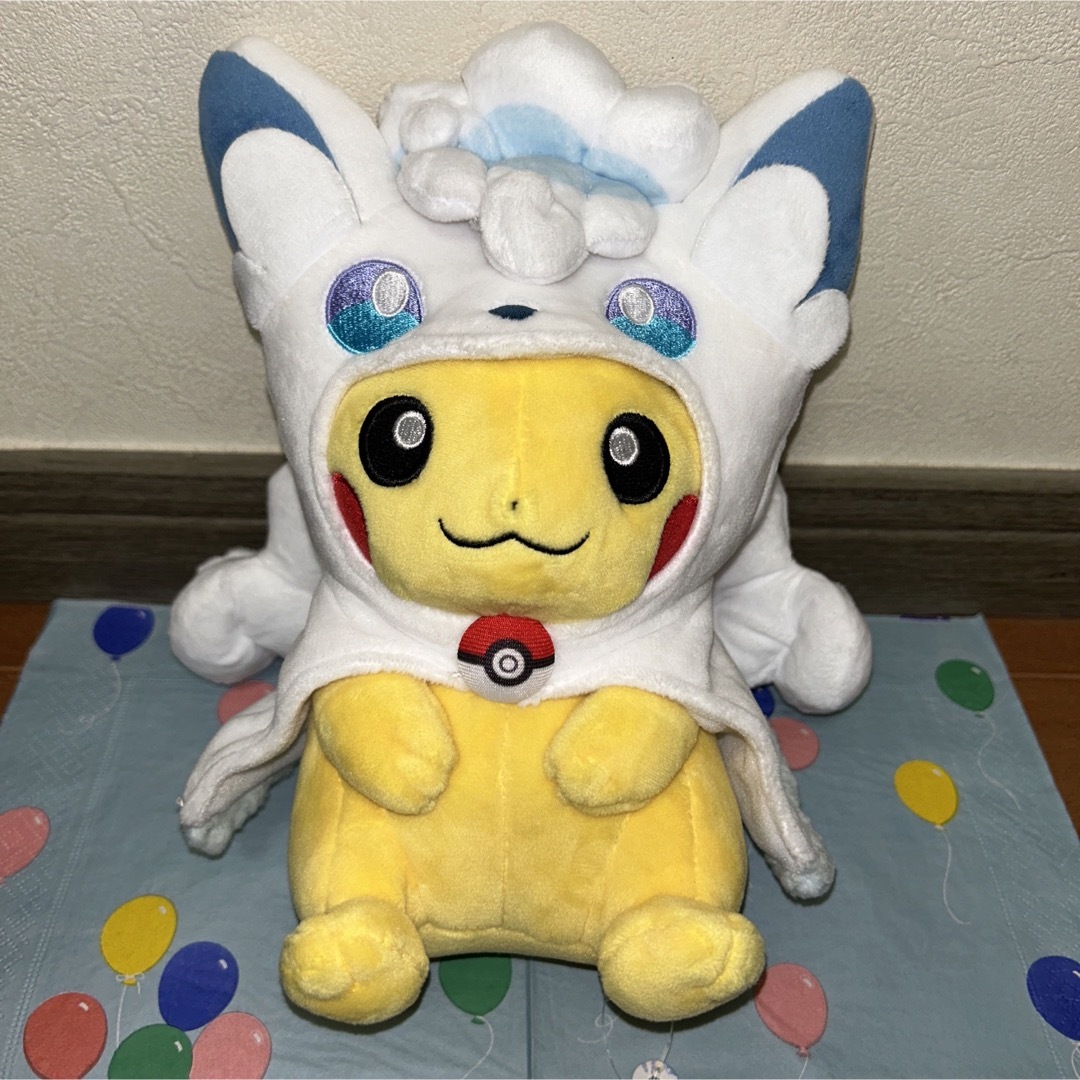 未使用タグ付き  ポケモン  ぬいぐるみ  ロコンポンチョのピカチュウ