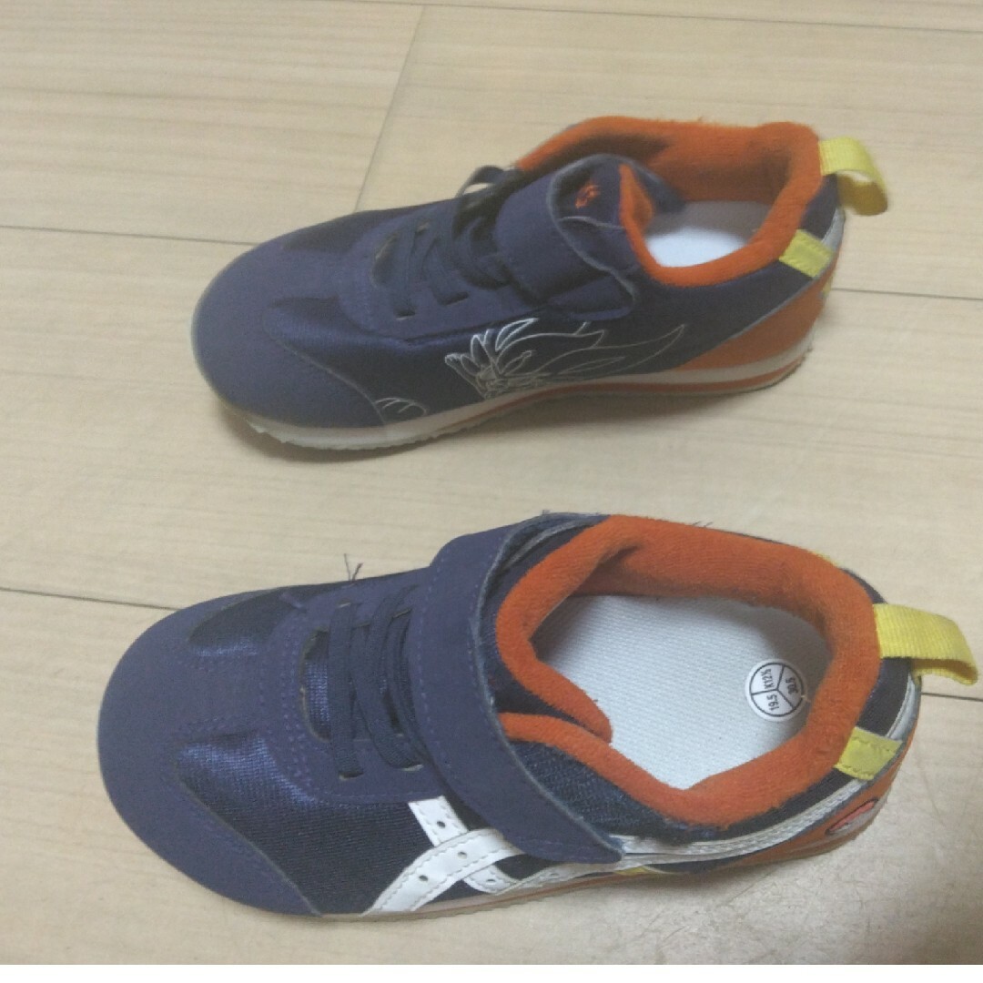 asics(アシックス)の19.5cm　ポケモン　エースバーン　ASICS靴 キッズ/ベビー/マタニティのキッズ靴/シューズ(15cm~)(スニーカー)の商品写真