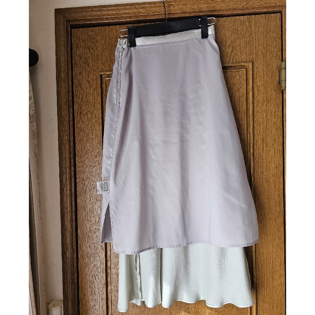 Droite lautreamont(ドロワットロートレアモン)のサテン　ナロースカート レディースのスカート(ロングスカート)の商品写真