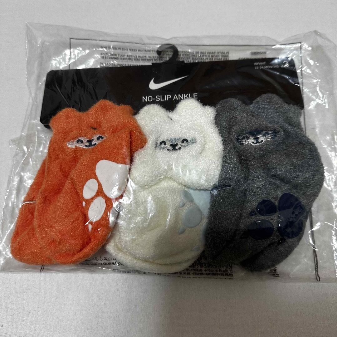 NIKE(ナイキ)の新品　NIKE ナイキ　ベビー　アニマル　ソックス　3足セット　靴下　モコモコ キッズ/ベビー/マタニティのこども用ファッション小物(靴下/タイツ)の商品写真