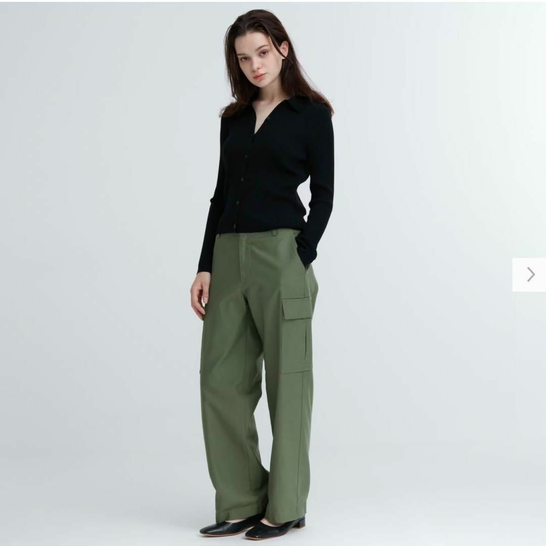 UNIQLO(ユニクロ)の【美品】Mサイズ UNIQLO ワイドストレートカーゴパンツ グリーン レディースのパンツ(ワークパンツ/カーゴパンツ)の商品写真