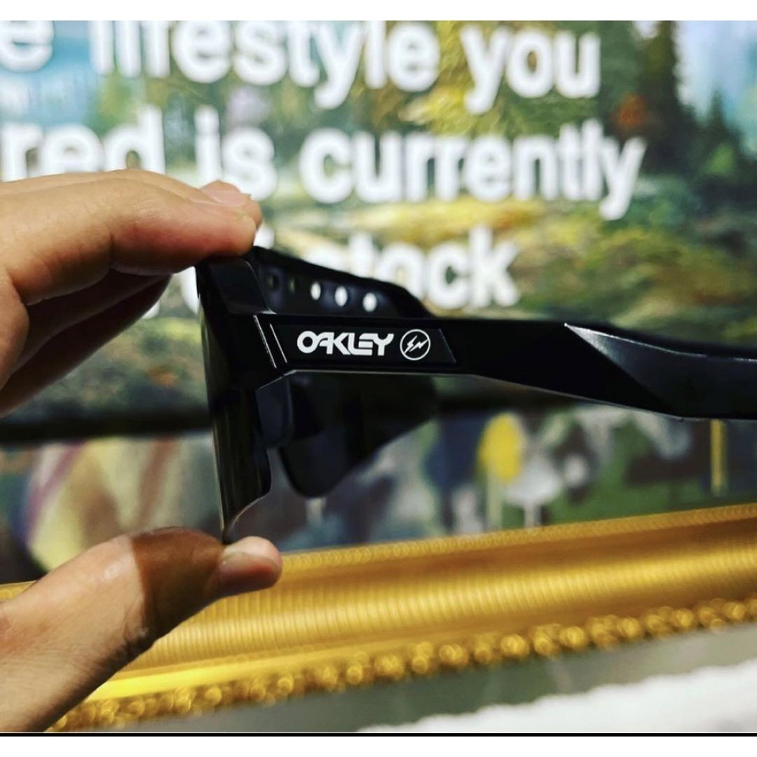 FRAGMENT x OAKLEY Sutro Lite Sweepサングラス/メガネ