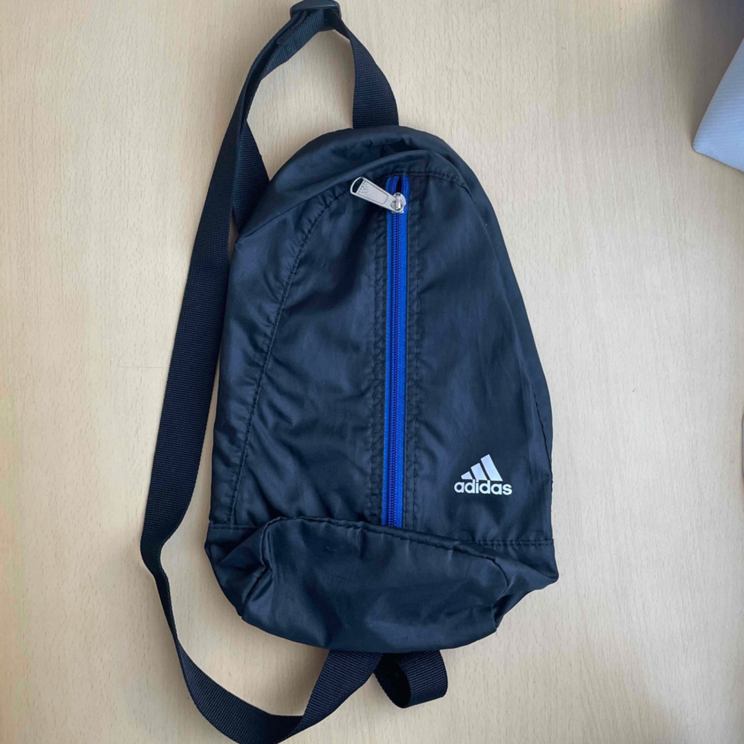 adidas(アディダス)のadidas 肩掛けバック メンズのバッグ(ショルダーバッグ)の商品写真