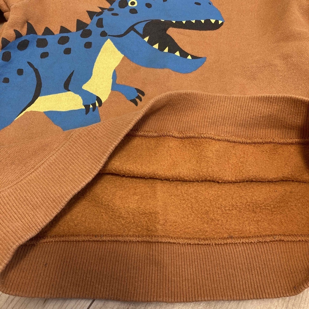裏起毛トレーナー⭐︎恐竜⭐︎ティラノサウルス⭐︎110⭐︎ユニクロ⭐︎gu キッズ/ベビー/マタニティのキッズ服男の子用(90cm~)(Tシャツ/カットソー)の商品写真