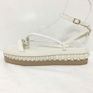 ジミーチュウ(JIMMY CHOO)のジミーチュウ サンダル 37 レディース - 白(サンダル)