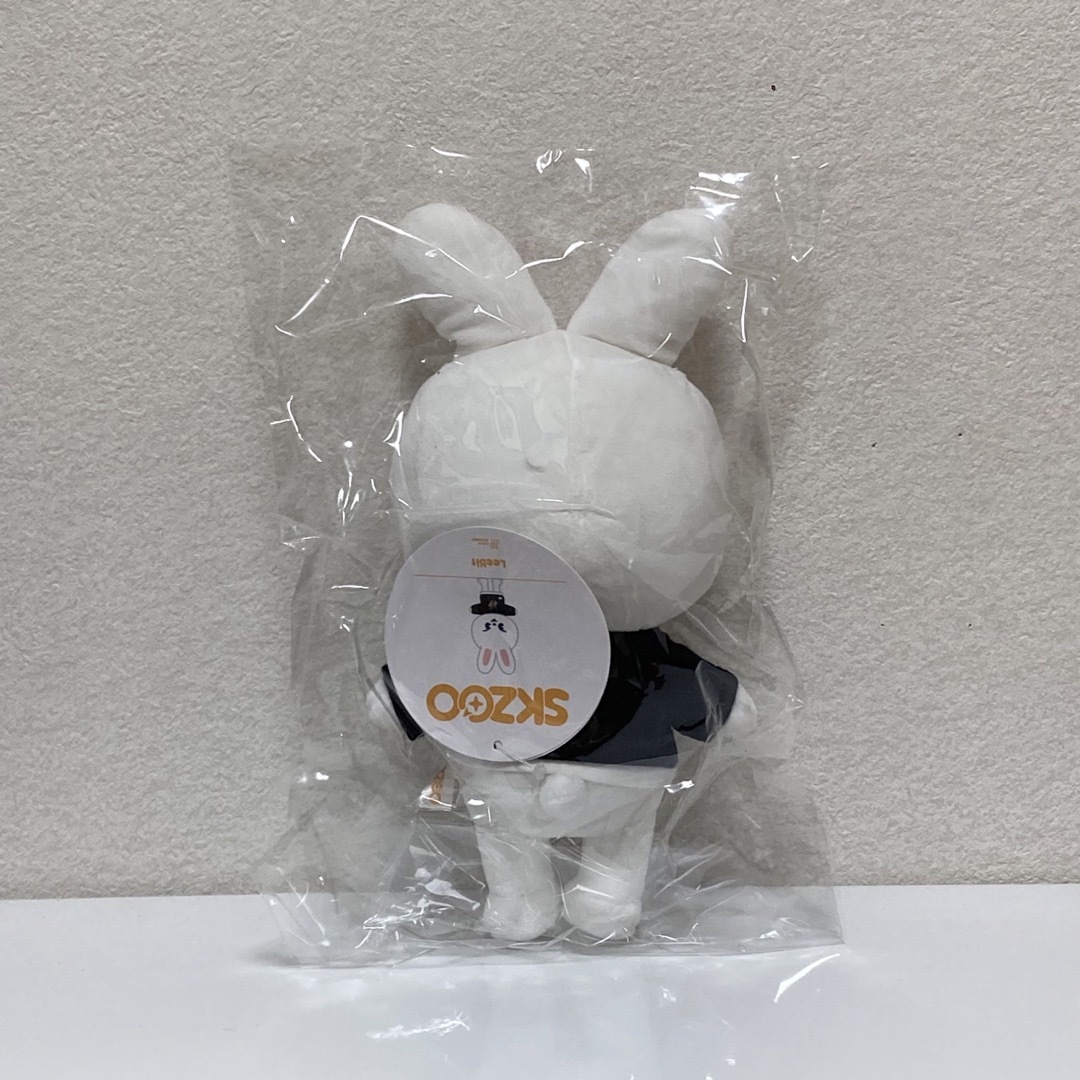 Stray Kids(ストレイキッズ)の【新品】StrayKids skzoo リノ リービットぬいぐるみ オリジナル エンタメ/ホビーのおもちゃ/ぬいぐるみ(ぬいぐるみ)の商品写真