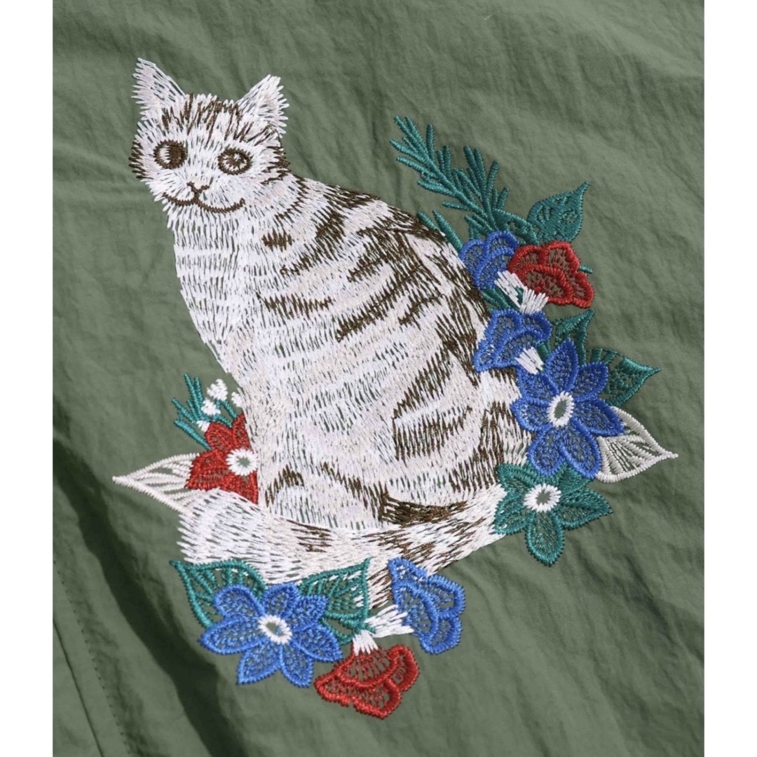 スカラー133679：ネコ花蝶刺繍 中綿キルティングブルゾン