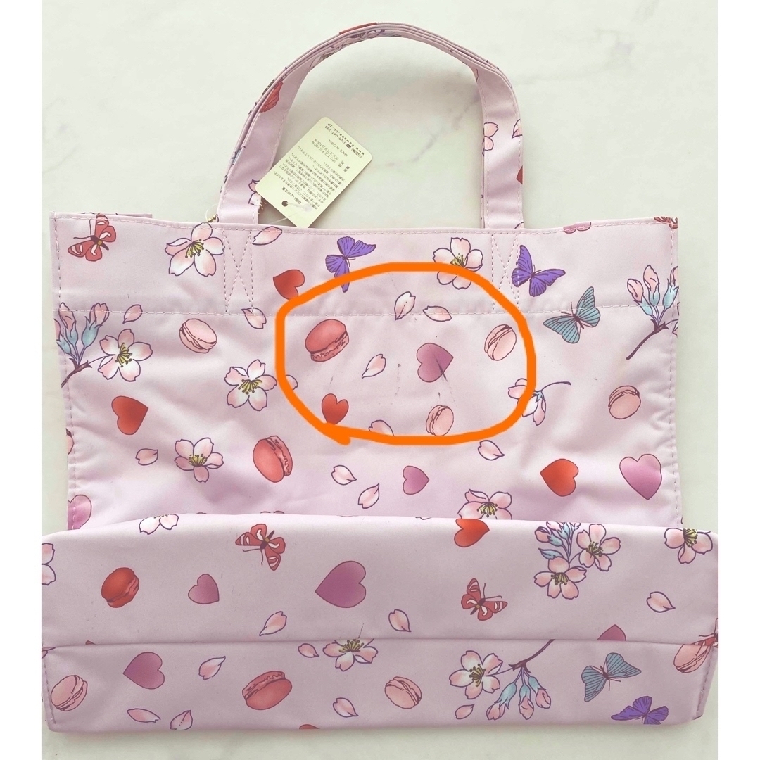 LADUREE(ラデュレ)の【新品未使用】トートバッグ 桜 マカロン ハート チャーム付き レディースのバッグ(トートバッグ)の商品写真