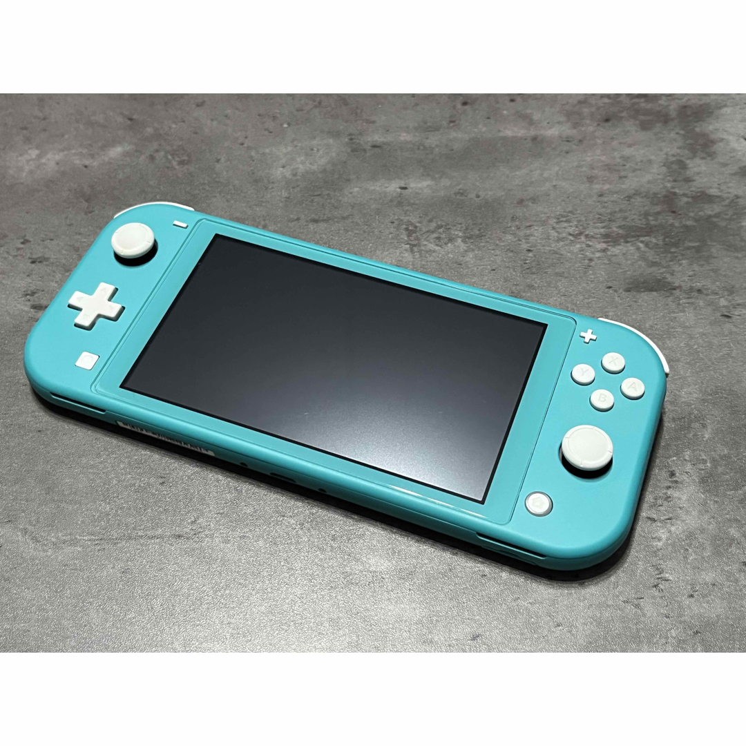 任天堂(ニンテンドウ)のSwitch Lite ターコイズ シリコンケース、収納ケース付き エンタメ/ホビーのゲームソフト/ゲーム機本体(家庭用ゲーム機本体)の商品写真