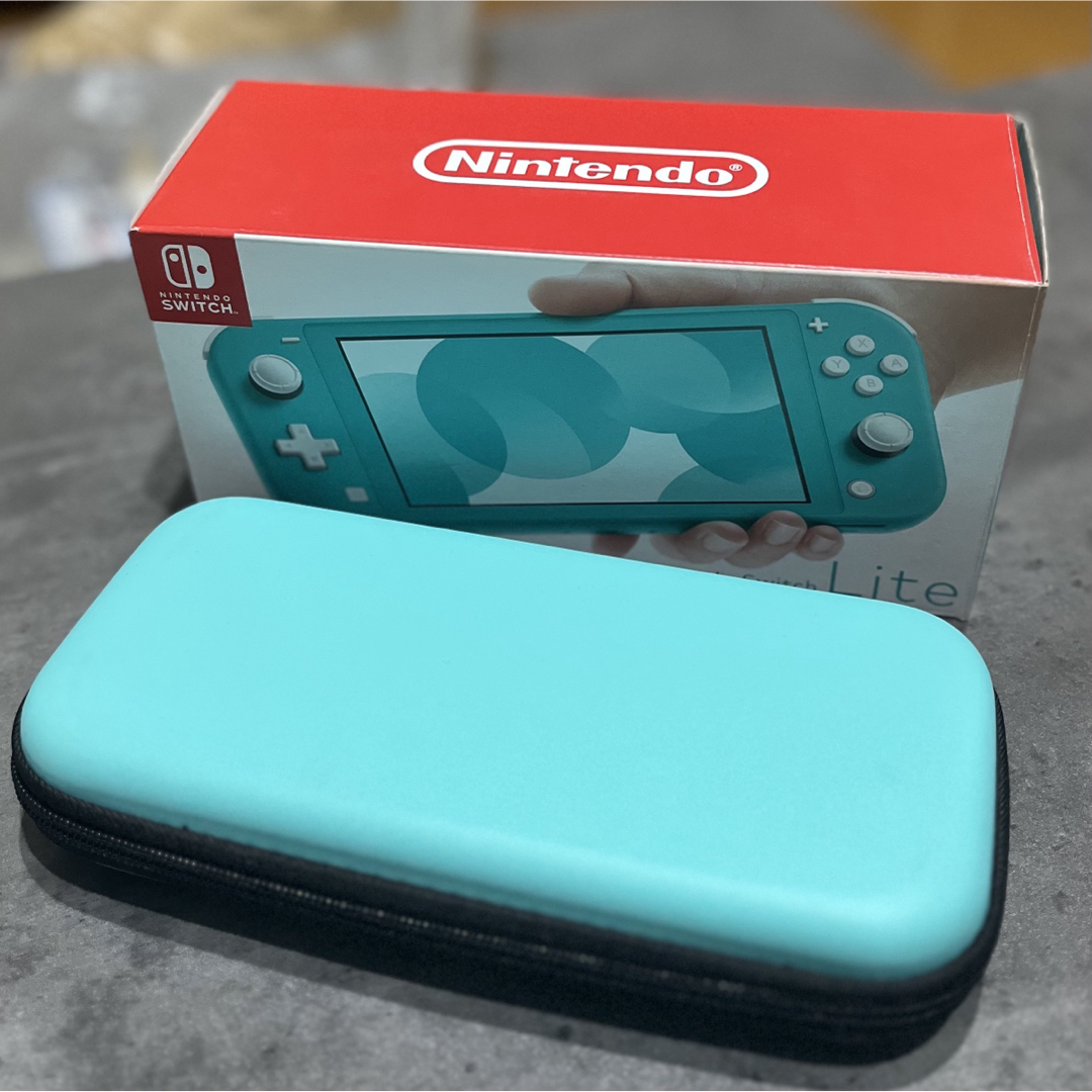 任天堂(ニンテンドウ)のSwitch Lite ターコイズ シリコンケース、収納ケース付き エンタメ/ホビーのゲームソフト/ゲーム機本体(家庭用ゲーム機本体)の商品写真