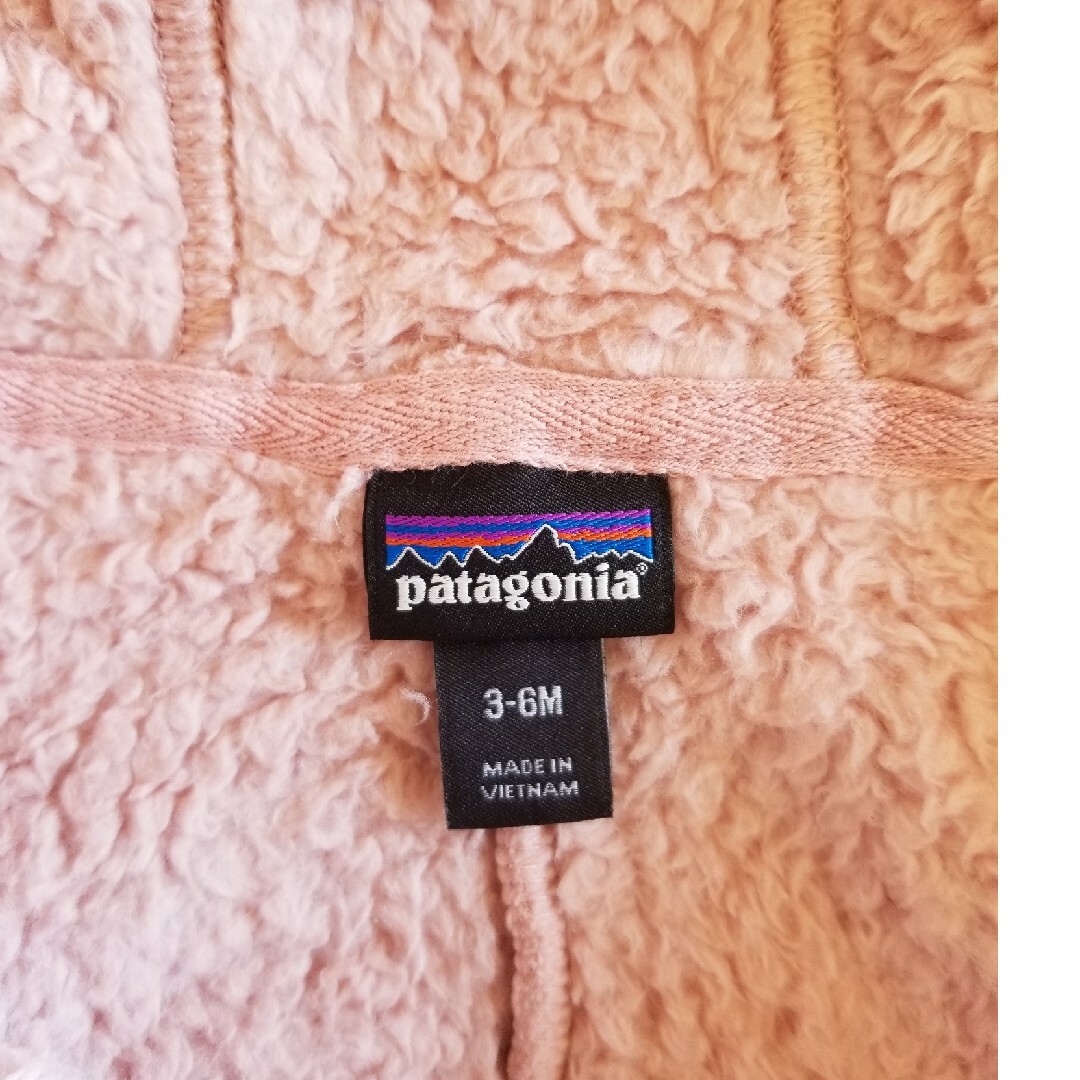 patagonia(パタゴニア)のパタゴニア　フリース　ロンパース　アウター　ボア　3M～6M　収納ケース付き キッズ/ベビー/マタニティのベビー服(~85cm)(カバーオール)の商品写真