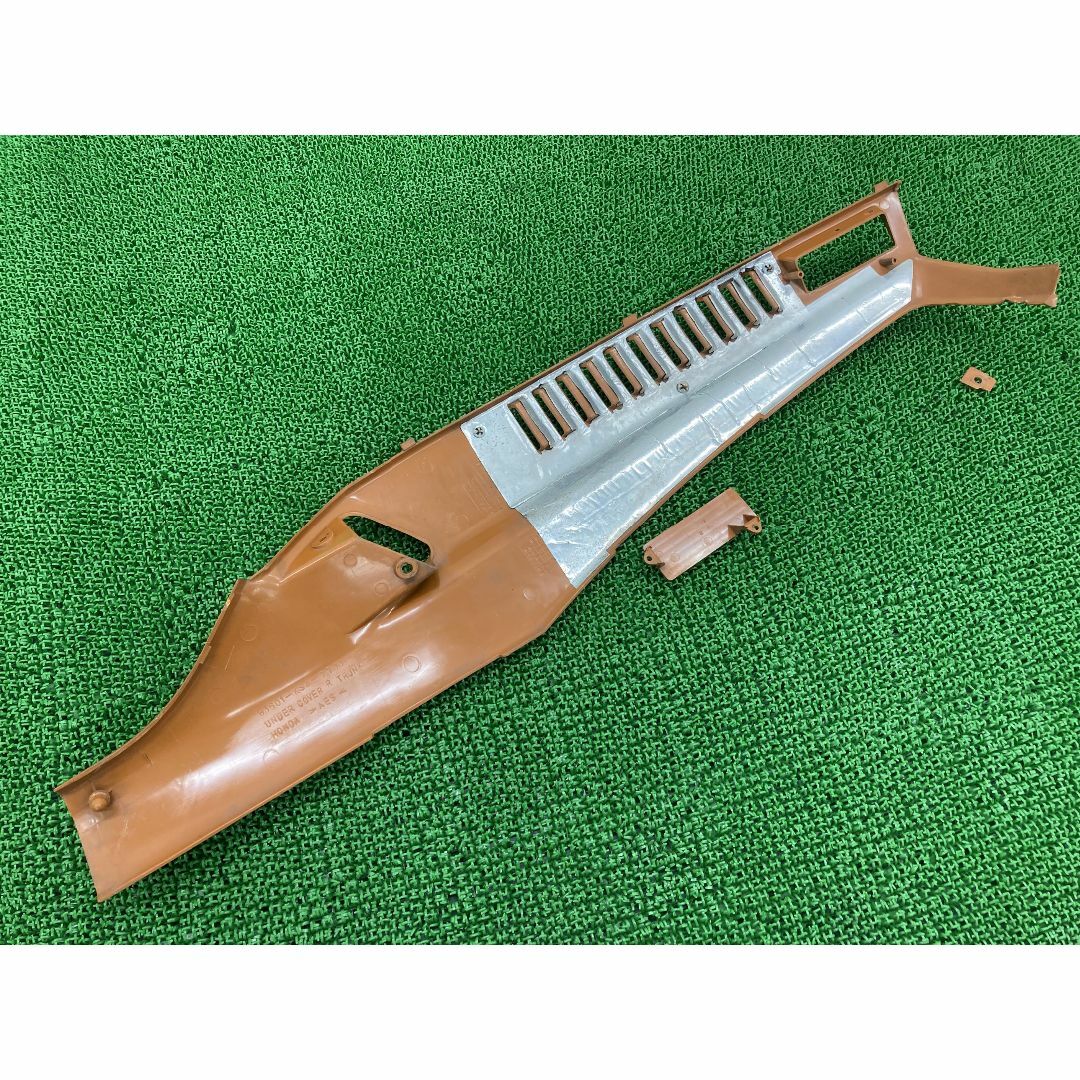 フュージョン ロアカウル 右 KS4 ホンダ 純正 中古 バイク 部品 MF02 修復素材やペイント素材に 品薄 希少品 車検 Genuine:22212582