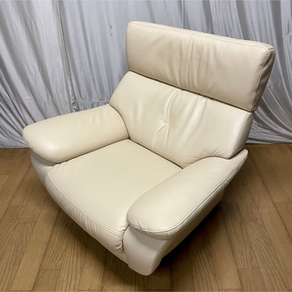 カリモクカグ(カリモク家具)の【karimoku】肘掛椅子(回転式) ZT7307K325 (2011年生産)(一人掛けソファ)