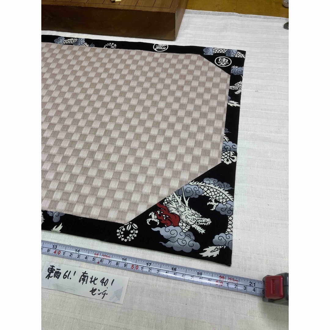  お正月価格でお安くしました。市松ピンク畳、対局場面用将棋盤マット: 対局114 エンタメ/ホビーのテーブルゲーム/ホビー(囲碁/将棋)の商品写真