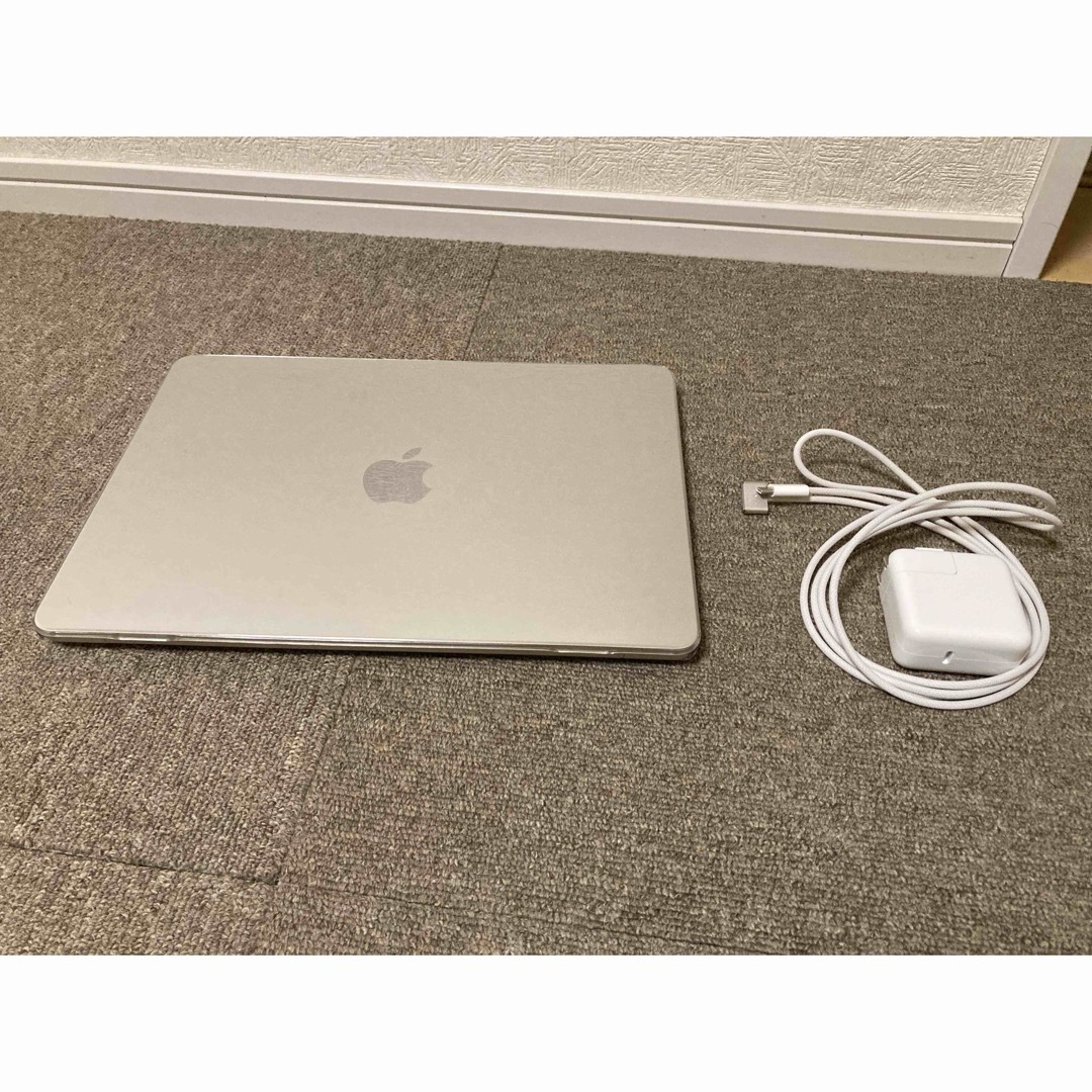 Apple M2チップ搭載 13インチMacBook Air スターライト Apple M2チップ搭載 13インチMacBook Air スターライト