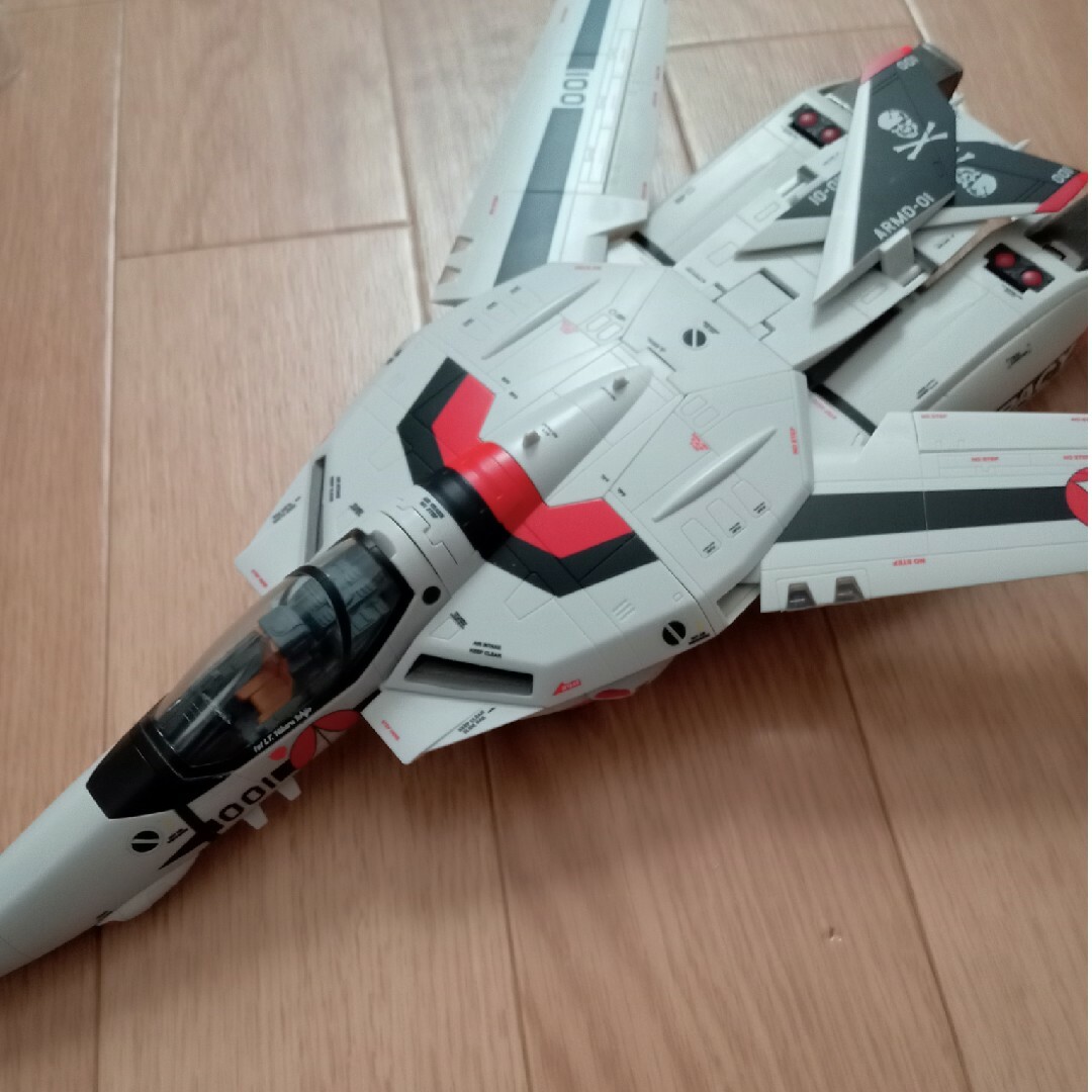 BANDAI(バンダイ)のDX超合金劇場版VF-1S バルキリー（一条輝機） エンタメ/ホビーのフィギュア(アニメ/ゲーム)の商品写真