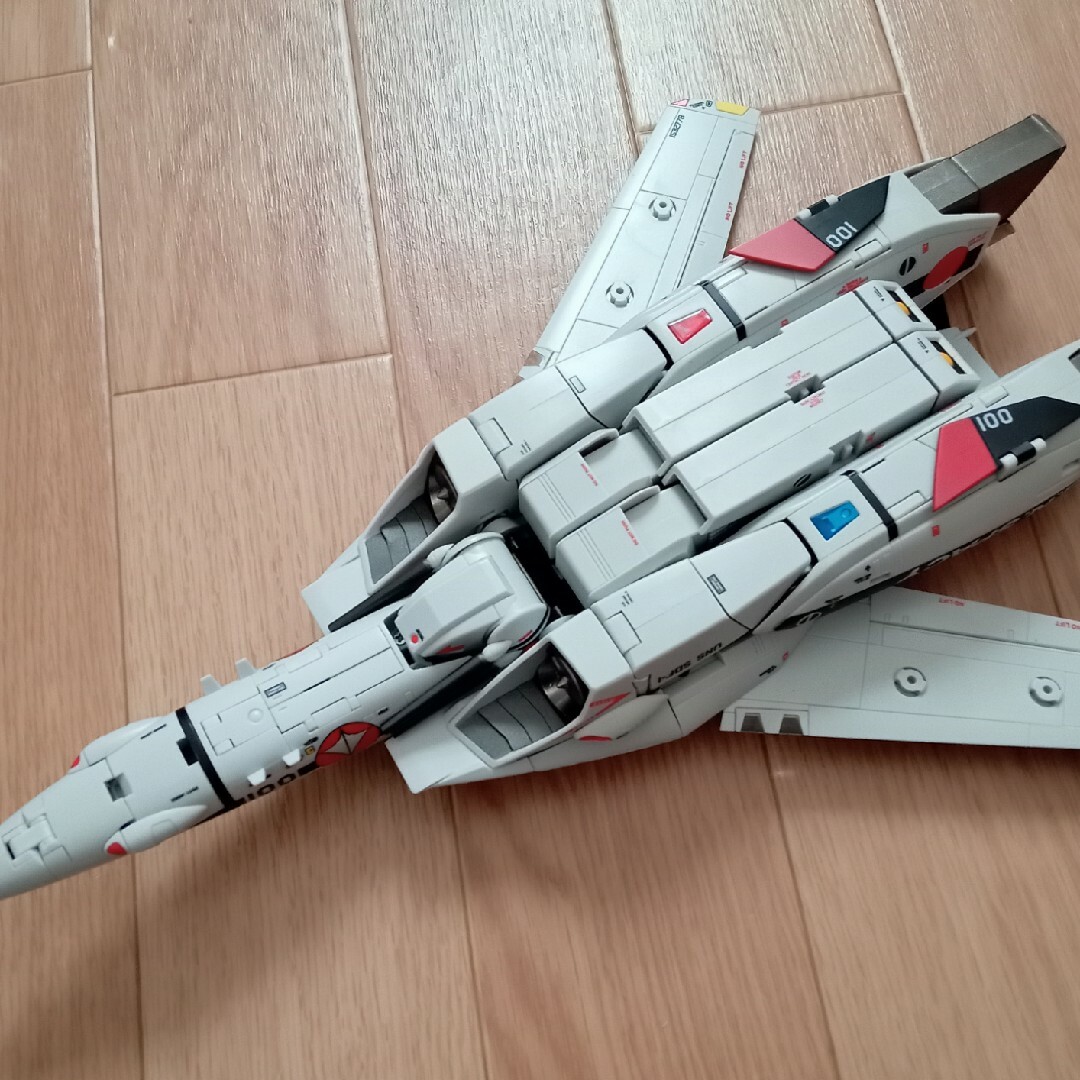 BANDAI(バンダイ)のDX超合金劇場版VF-1S バルキリー（一条輝機） エンタメ/ホビーのフィギュア(アニメ/ゲーム)の商品写真