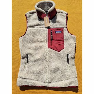 パタゴニア(patagonia) ベスト/ジレ(レディース)（レッド/赤色系）の 