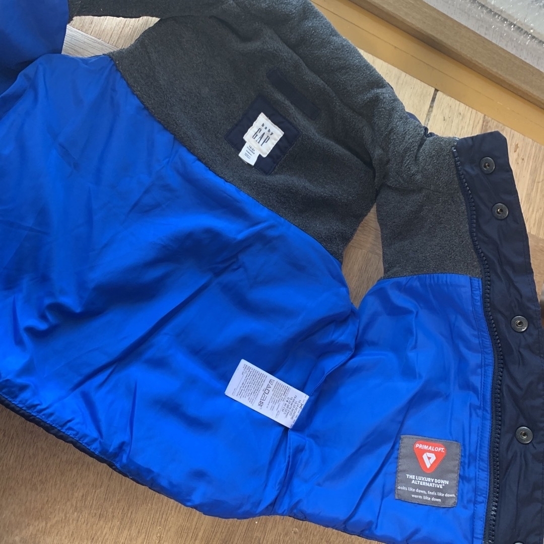 babyGAP(ベビーギャップ)のbaby GAP   中綿ダウンベスト　90 キッズ/ベビー/マタニティのキッズ服男の子用(90cm~)(ジャケット/上着)の商品写真