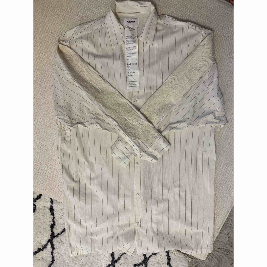 doublet(ダブレット)のdoubletの刺繍　白シャツ メンズのトップス(シャツ)の商品写真