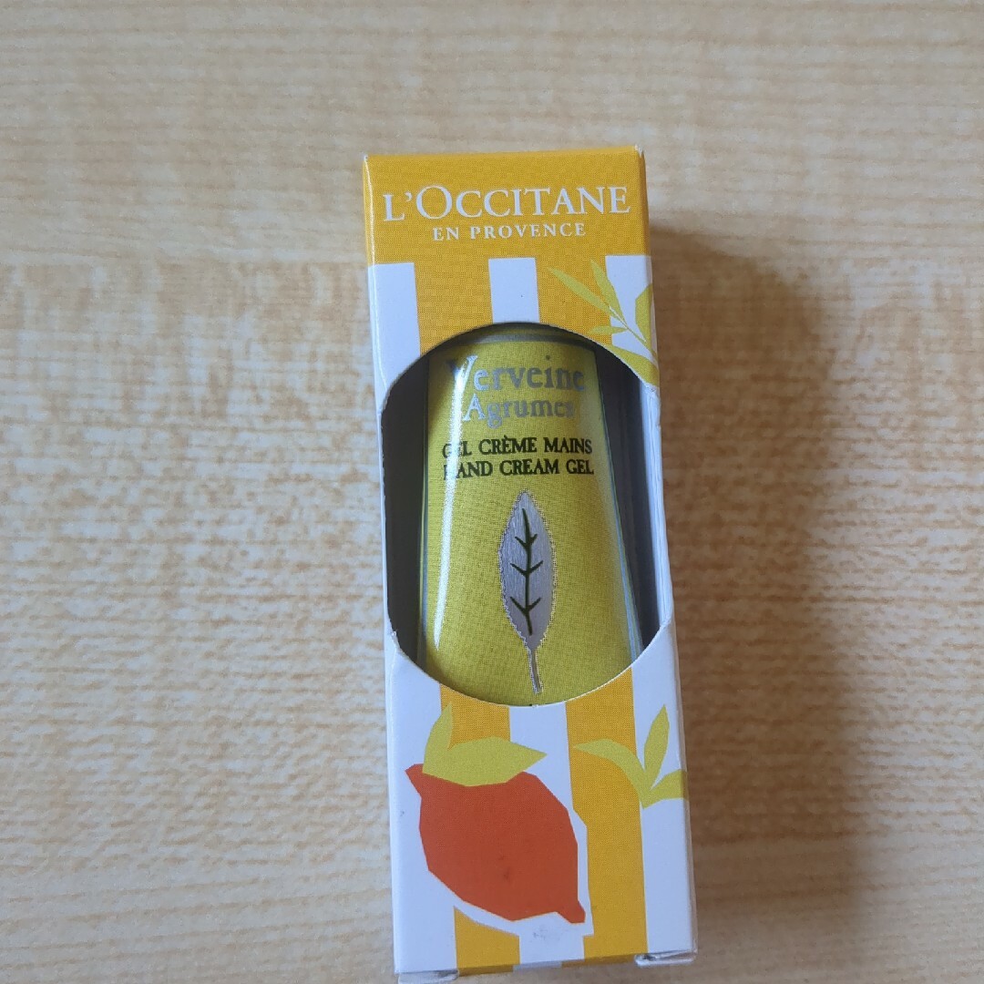 L'OCCITANE(ロクシタン)のスノウ様取り置き２６日まで コスメ/美容のボディケア(ハンドクリーム)の商品写真