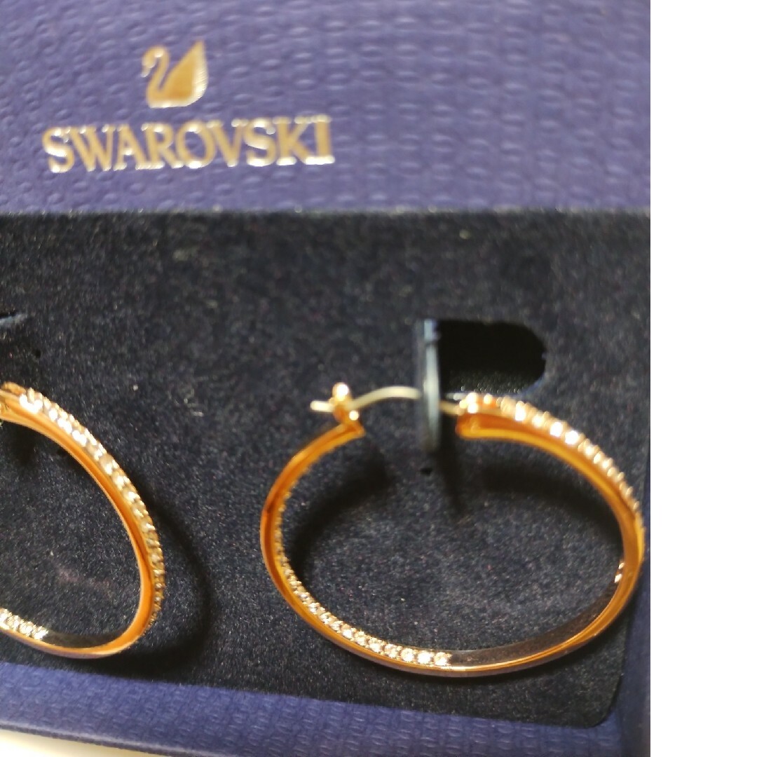 SWAROVSKI(スワロフスキー)のSWAROVSKI スワロフスキー　フープピアス レディースのアクセサリー(ピアス)の商品写真