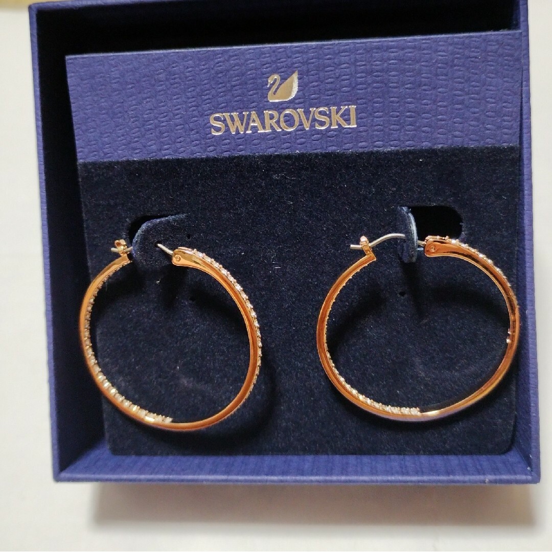 SWAROVSKI(スワロフスキー)のSWAROVSKI スワロフスキー　フープピアス レディースのアクセサリー(ピアス)の商品写真