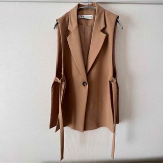 ザラ(ZARA)のZARAスリット入りベスト(ベスト/ジレ)