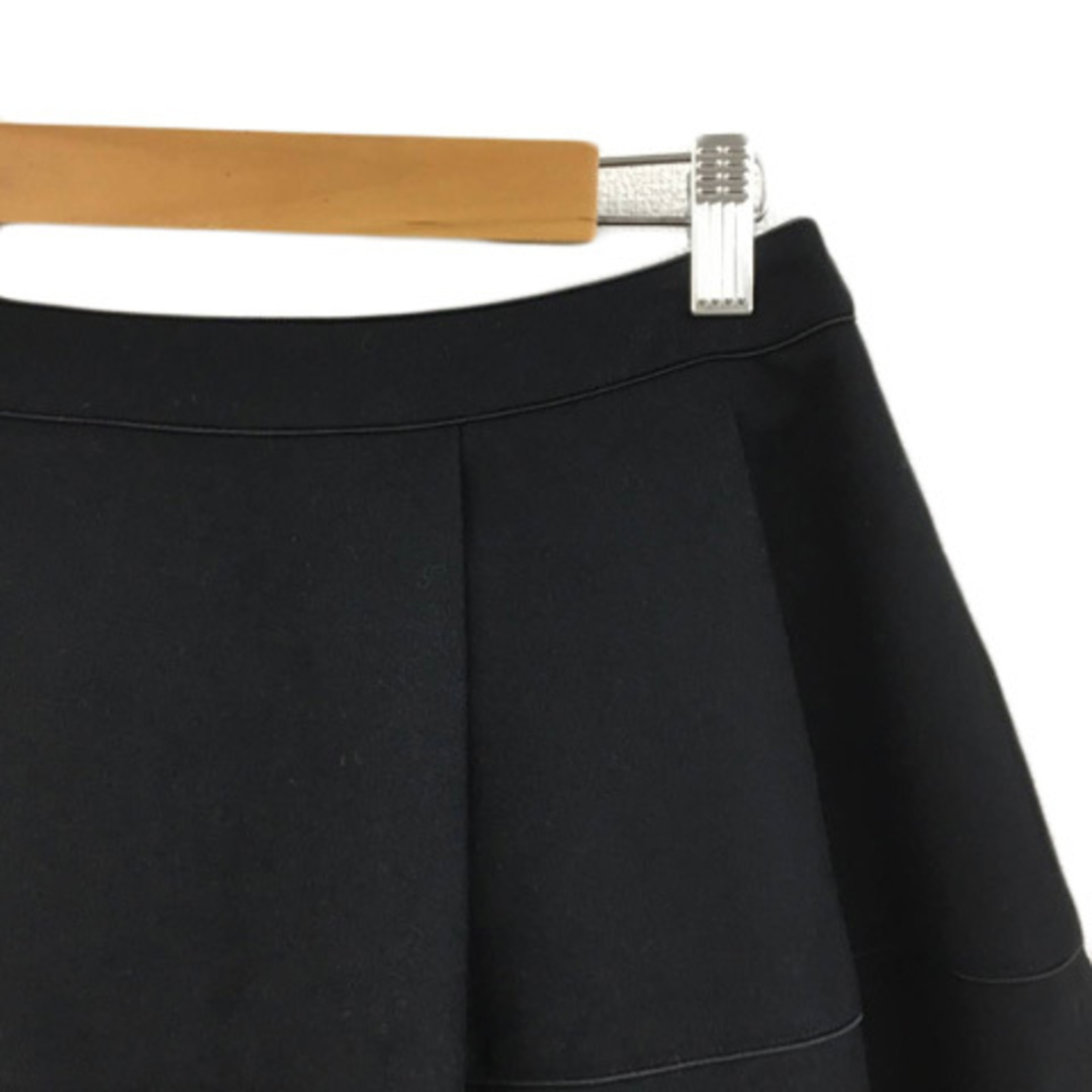 M-premier(エムプルミエ)のエムプルミエ スカート フレア 膝丈 ウール 無地 タック 38 黒 ブラック レディースのスカート(ひざ丈スカート)の商品写真