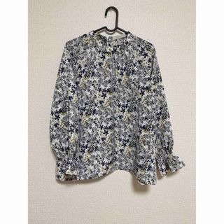 ショコラフィネローブ(chocol raffine robe)の花柄 ブラウス シャツ 青 白(シャツ/ブラウス(長袖/七分))