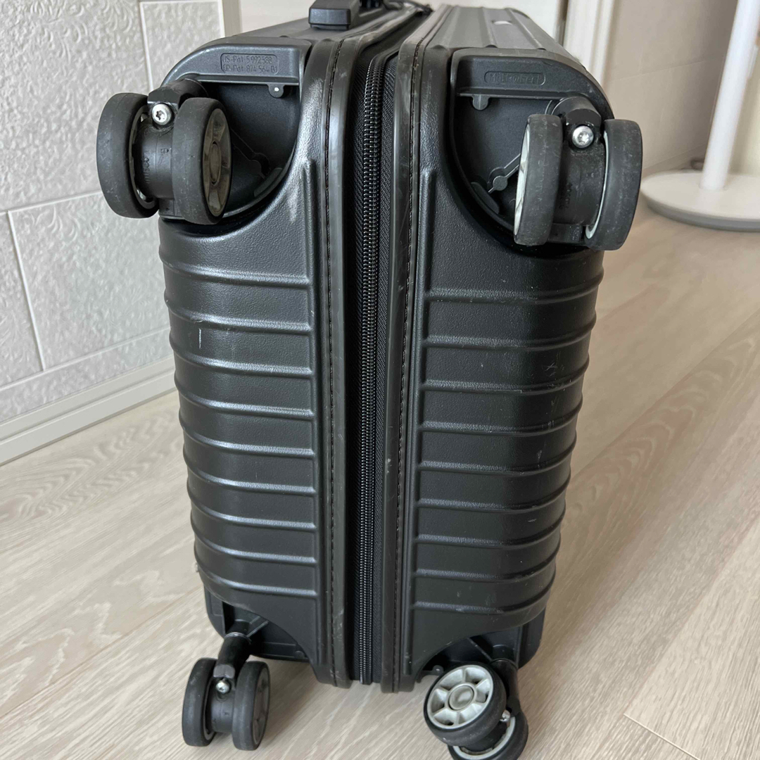 RIMOWA(リモワ)のRIMOWA マットブラック S 機内持ち込み可 メンズのバッグ(トラベルバッグ/スーツケース)の商品写真