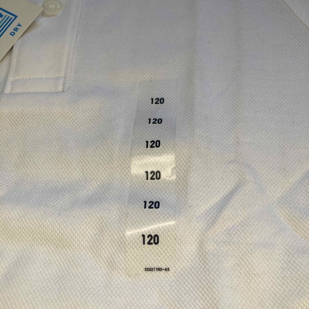 UNIQLO(ユニクロ)のUNIQLO  白ポロシャツ　　120 キッズ/ベビー/マタニティのキッズ服男の子用(90cm~)(Tシャツ/カットソー)の商品写真