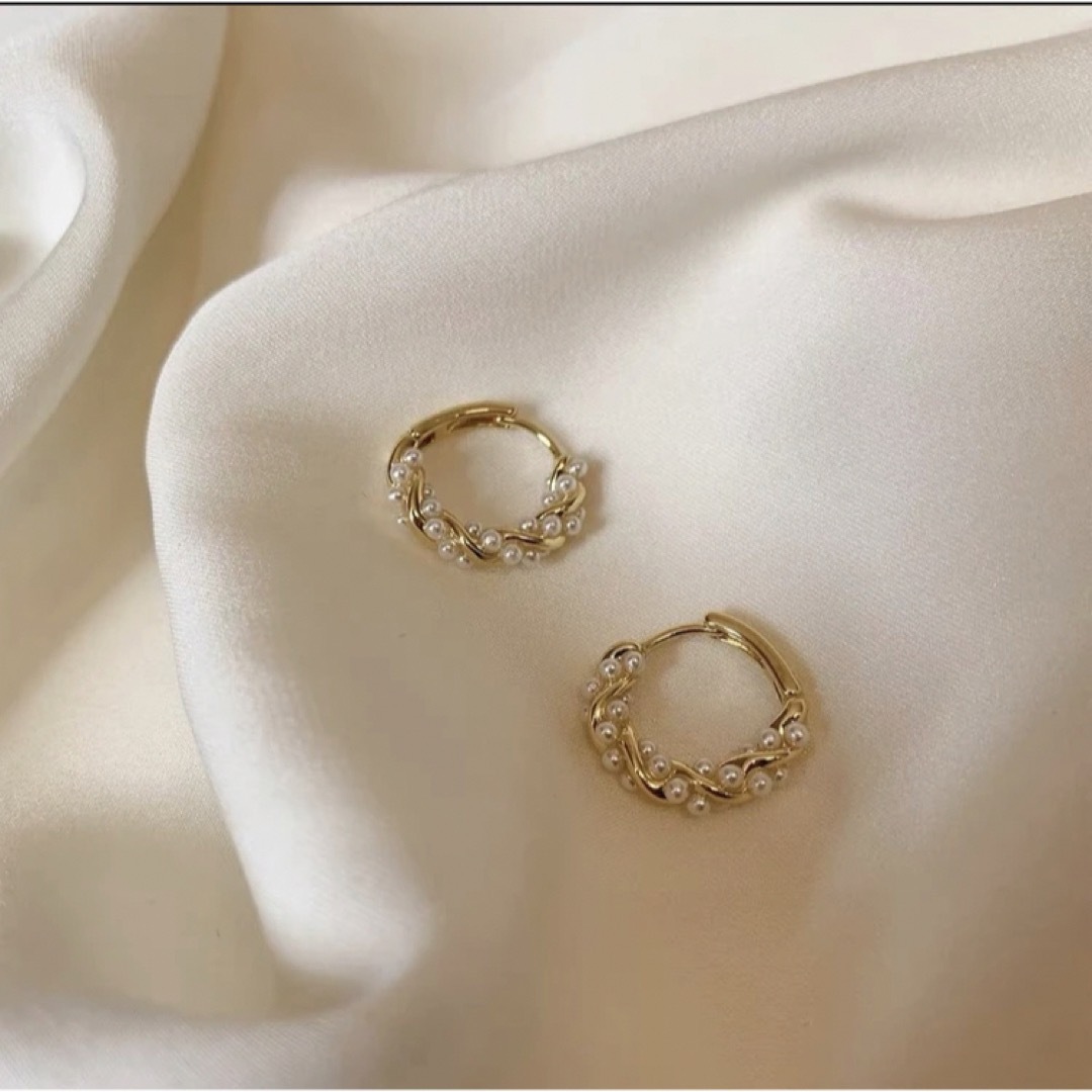 【新品】ピアス　上品　高級感　レディース　韓国　ゴールド　結婚式　ファッション レディースのアクセサリー(ピアス)の商品写真