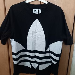 アディダス(adidas)のadidas　トップス　半袖(Tシャツ(半袖/袖なし))