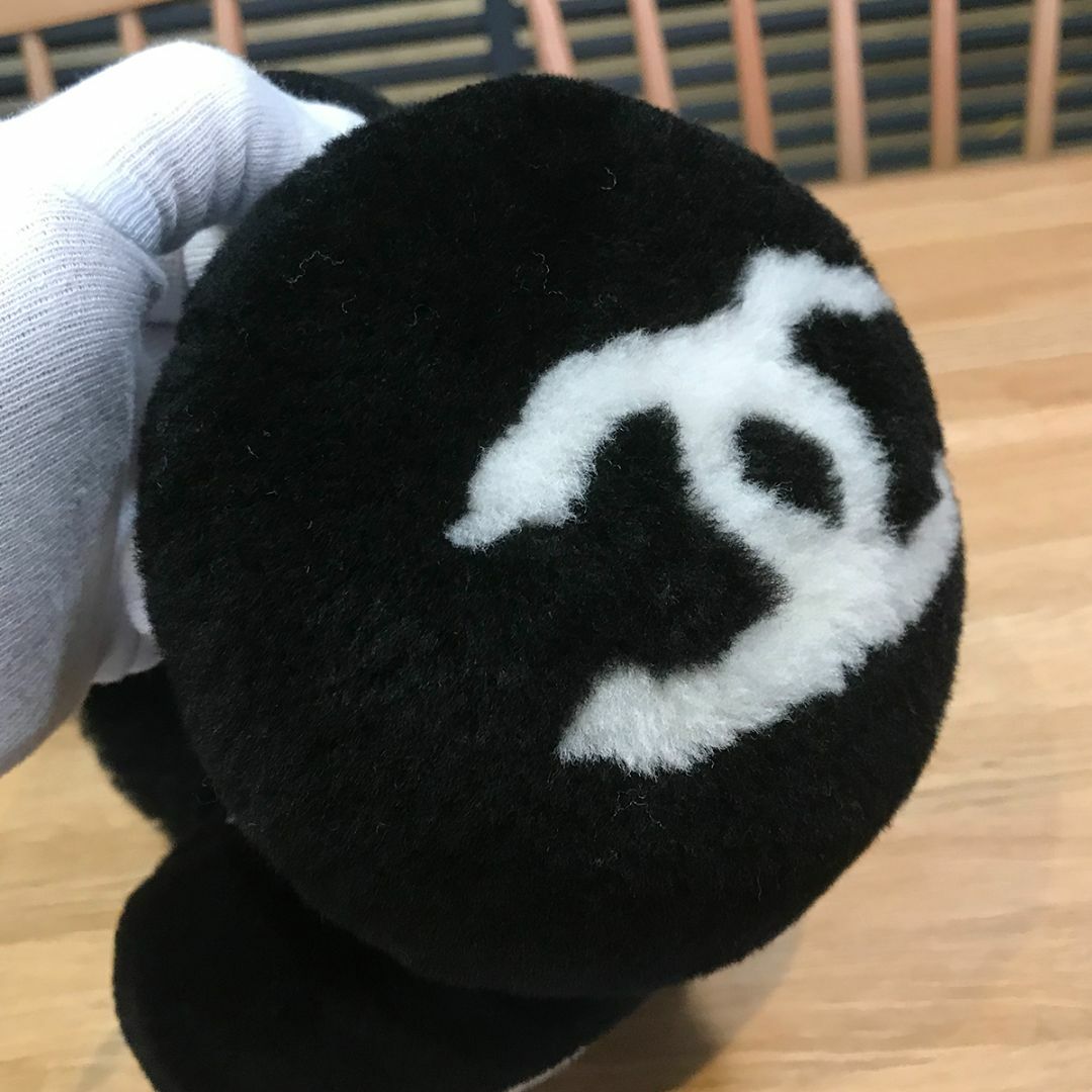 CHANEL(シャネル)の新品同様 シャネル 激レア ココマーク ムートン イヤーマフ 耳当て ブラック レディースのファッション小物(イヤーマフ)の商品写真