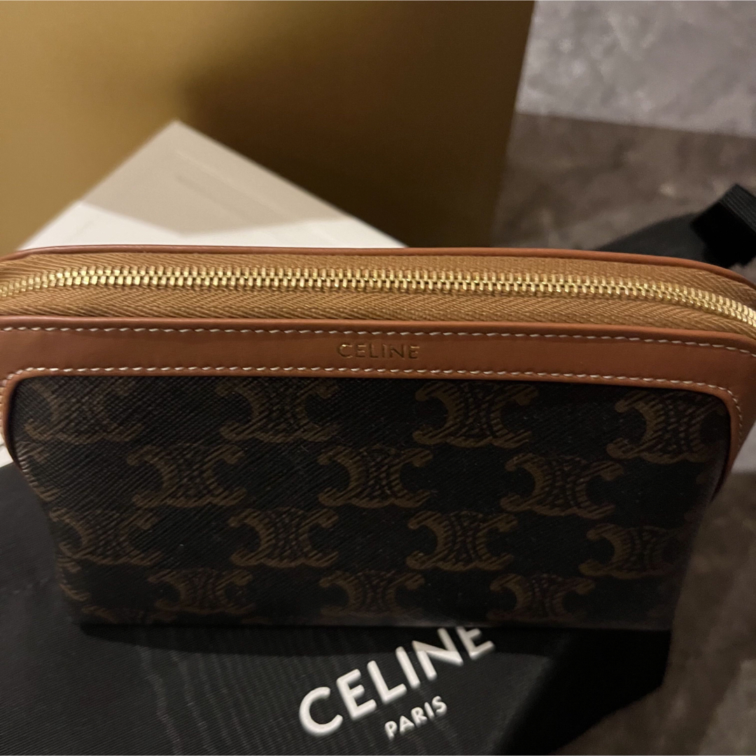 新品セリーヌポーチ