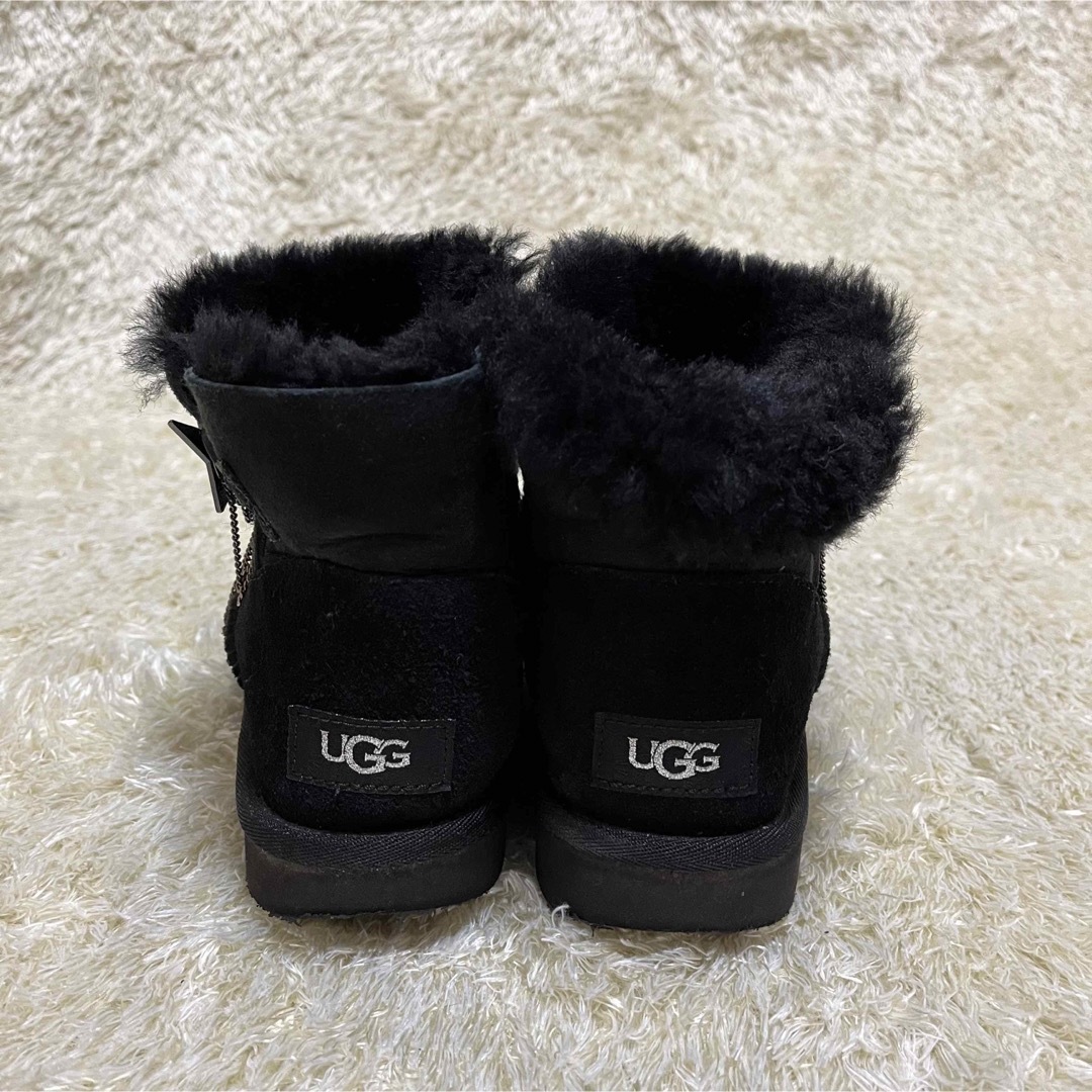 UGG(アグ)の✨美品✨UGG アグ ムートンブーツ 星チェーン スタースタッズ 黒 22.0 レディースの靴/シューズ(ブーツ)の商品写真