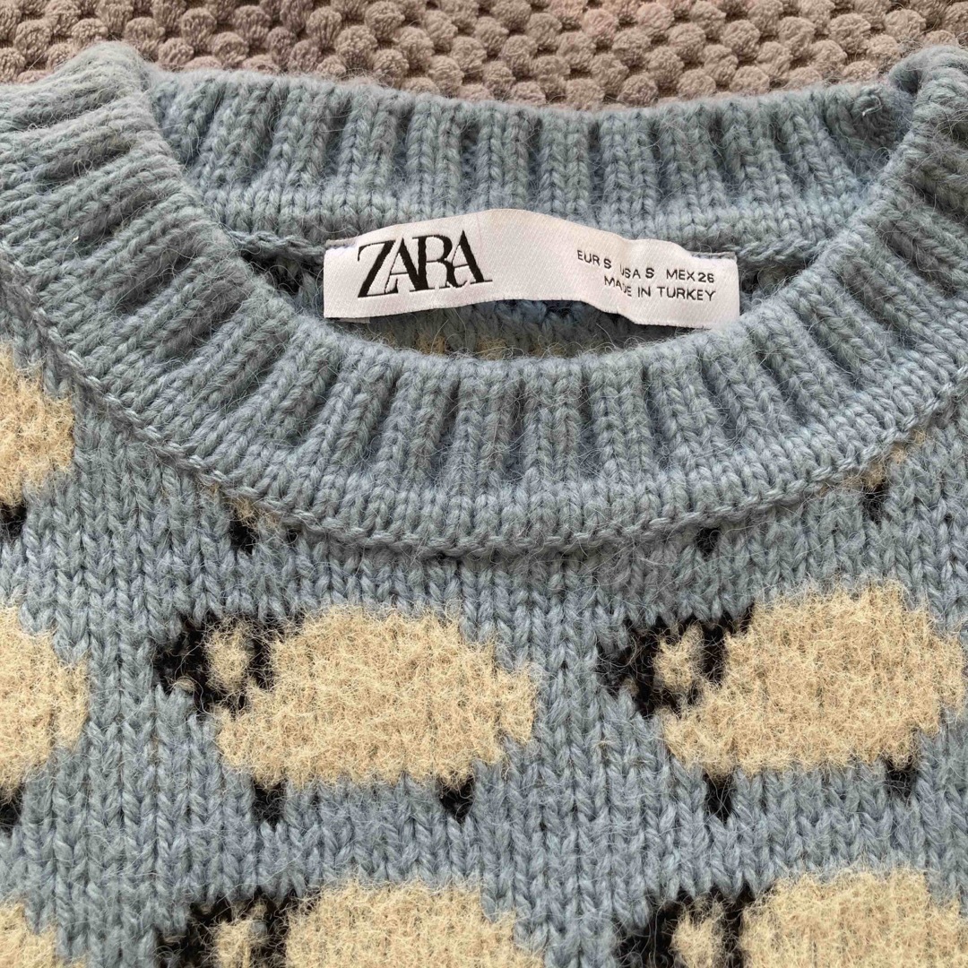 ZARA(ザラ)のZARA ひつじ柄 水色ニット  レディースのトップス(ニット/セーター)の商品写真