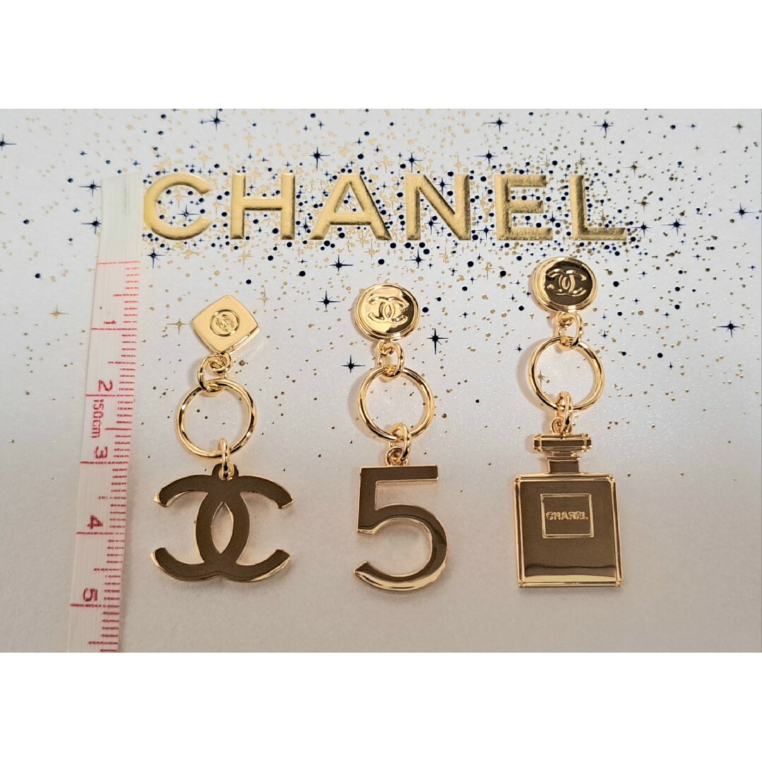 CHANEL BEAUTY 2023 COLLECTIBLE GOLD PLATED CHARMS WITH CLASP/HTF/BN/LIMITED