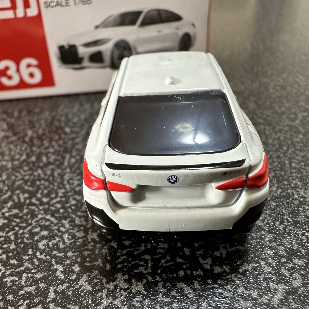 トミカ　BMW i4 エンタメ/ホビーのおもちゃ/ぬいぐるみ(ミニカー)の商品写真