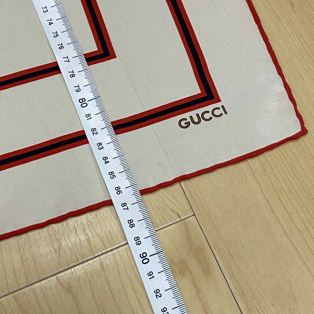 Gucci(グッチ)のGUCCI グッチ　スカーフ　オフホワイト　レッド　no.16 レディースのファッション小物(バンダナ/スカーフ)の商品写真