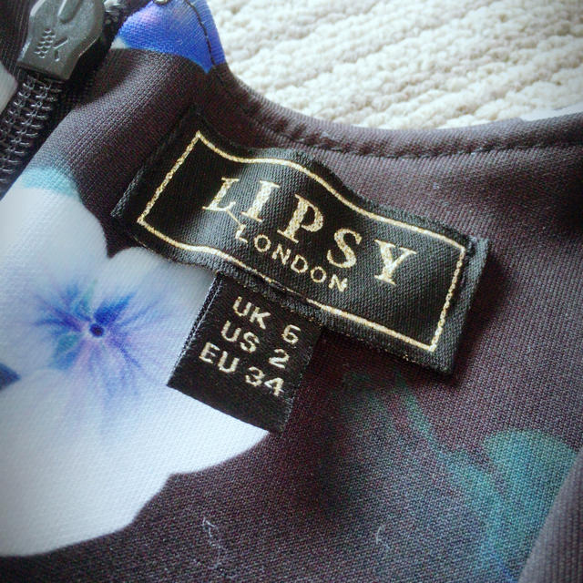 Lipsy(リプシー)のリプシー フラワー柄タイトドレス ワンピース レディースのフォーマル/ドレス(ミディアムドレス)の商品写真