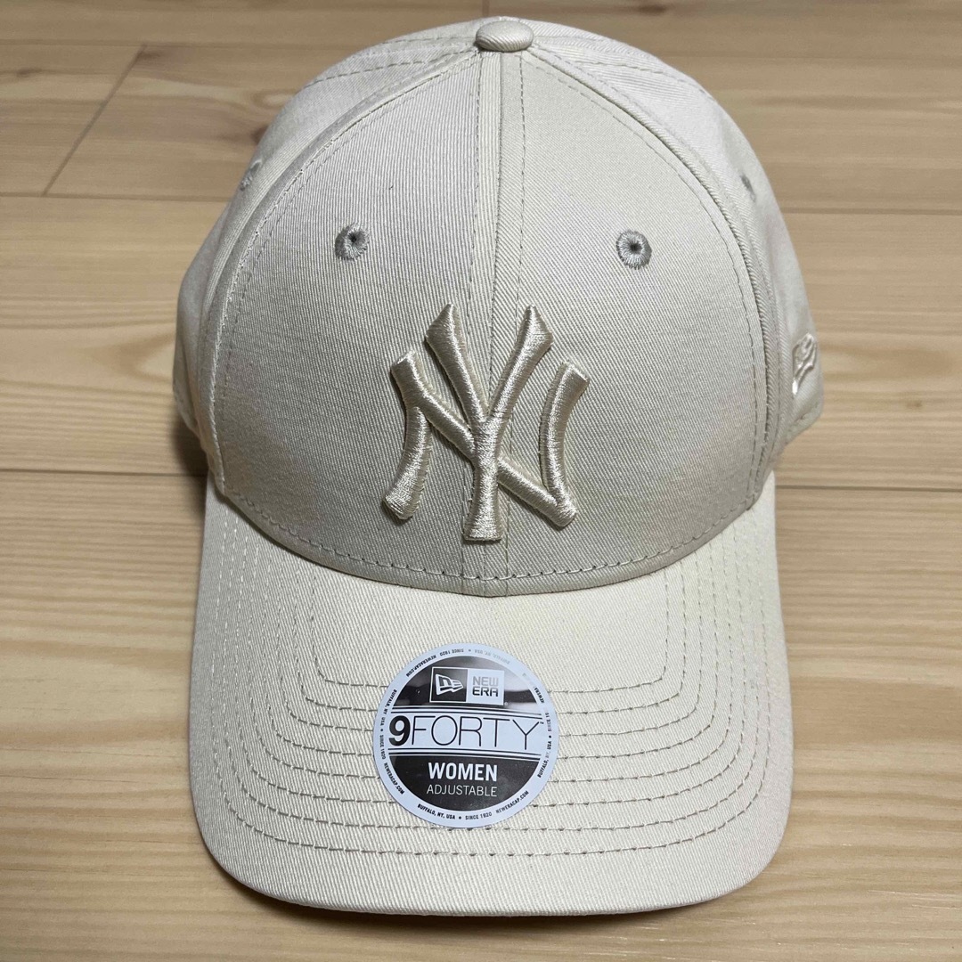 NEW ERA(ニューエラー)の訳あり品　ニューエラ　NEW ERA NY ニューヨークヤンキース　オフホワイト レディースの帽子(キャップ)の商品写真