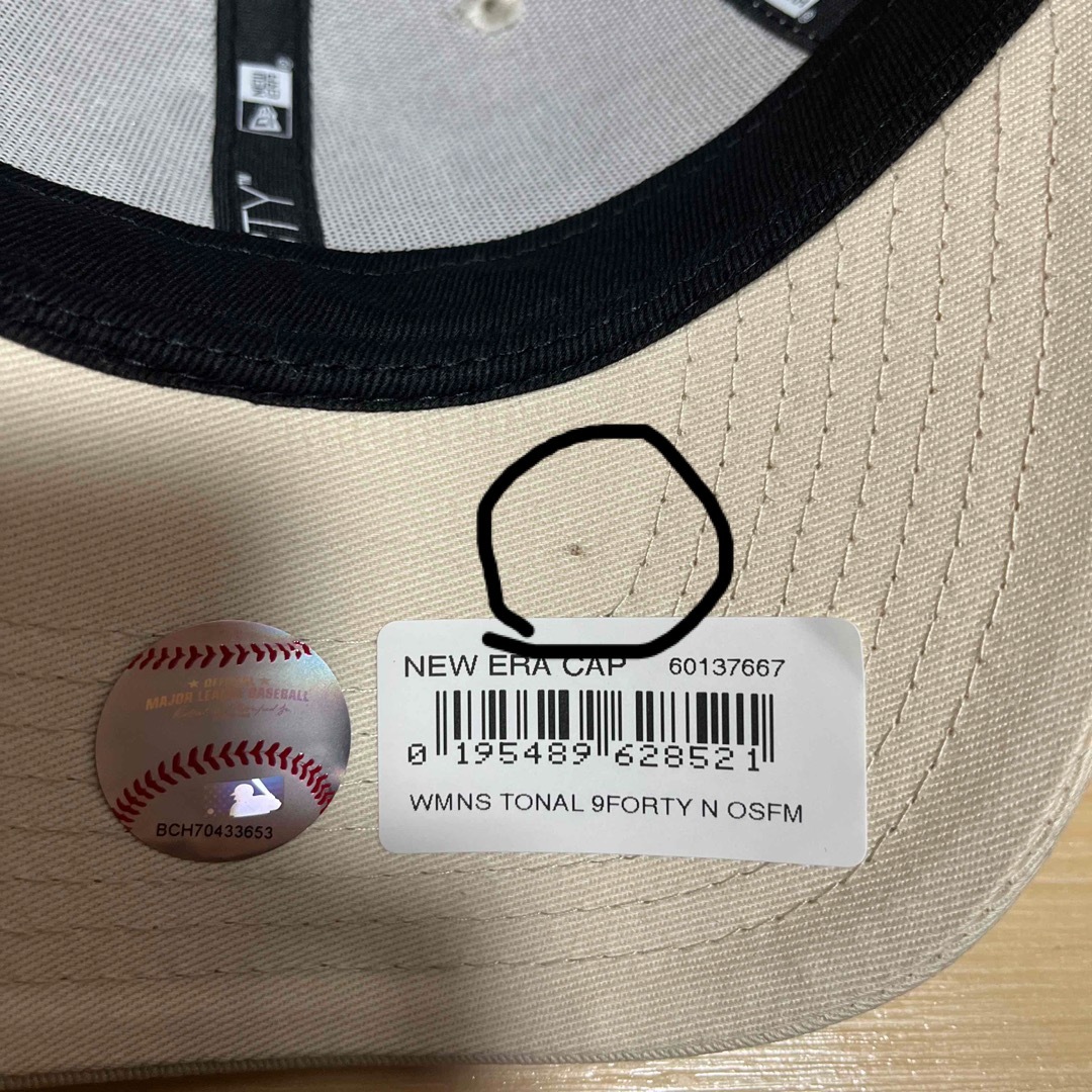 NEW ERA(ニューエラー)の訳あり品　ニューエラ　NEW ERA NY ニューヨークヤンキース　オフホワイト レディースの帽子(キャップ)の商品写真