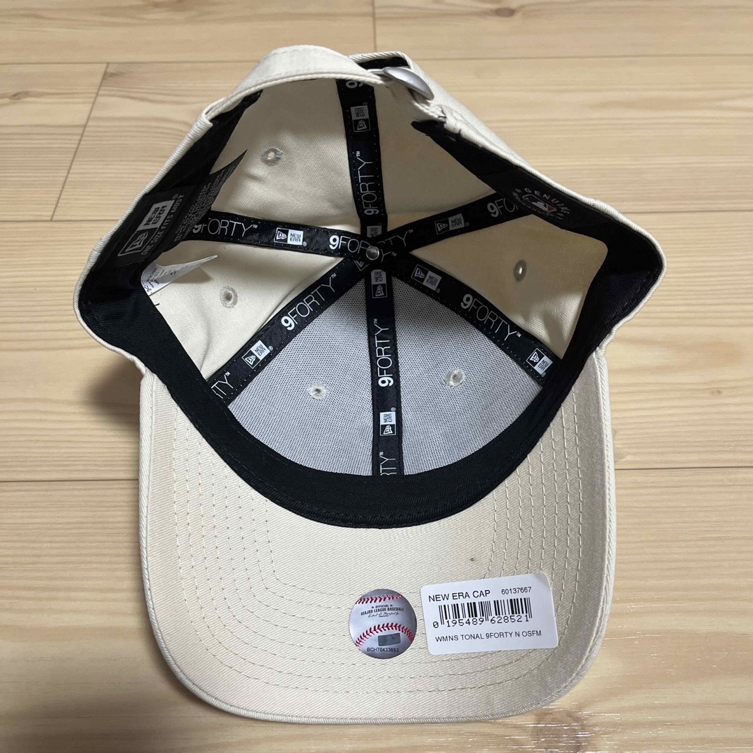 NEW ERA(ニューエラー)の訳あり品　ニューエラ　NEW ERA NY ニューヨークヤンキース　オフホワイト レディースの帽子(キャップ)の商品写真